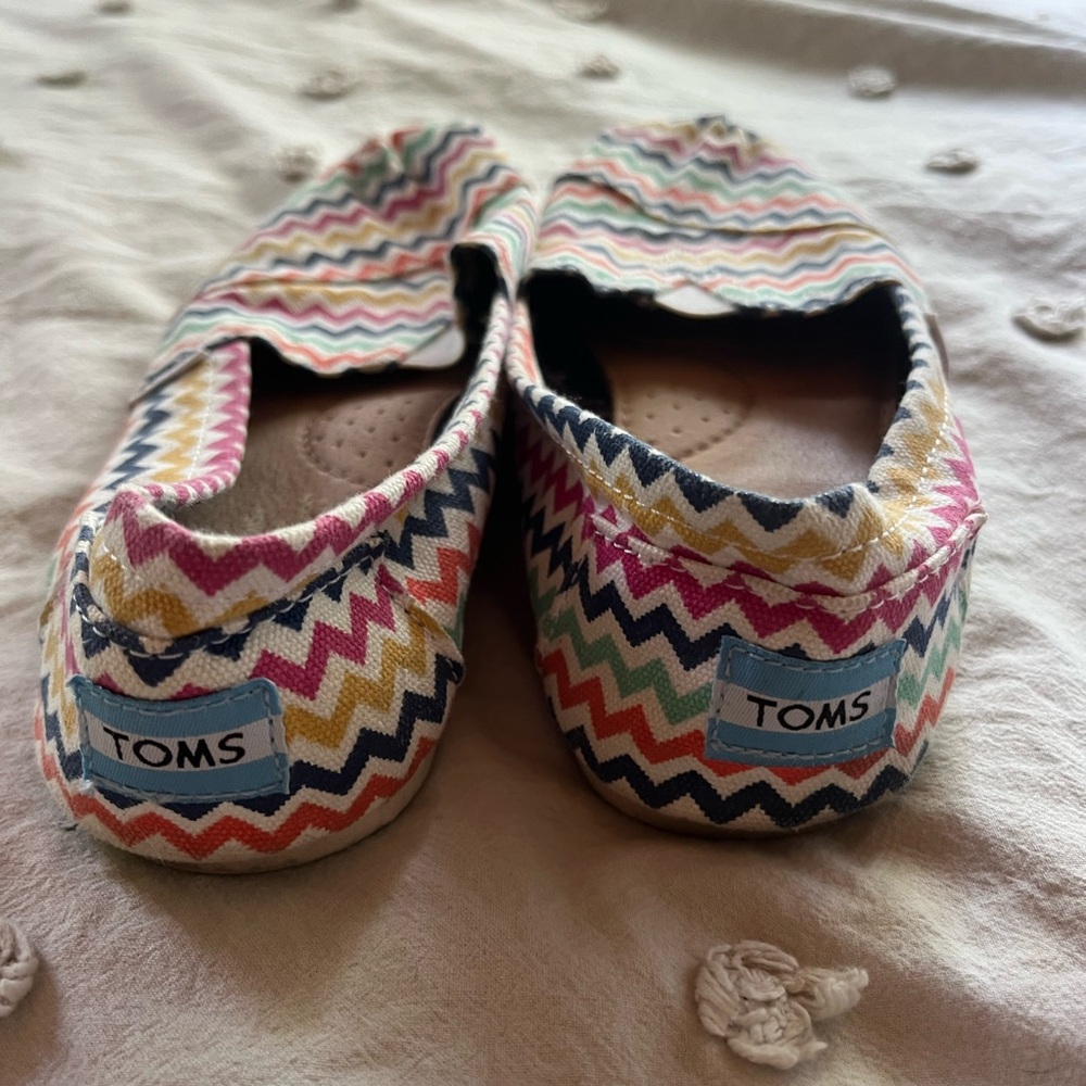 Toms - Picture 3 of 4